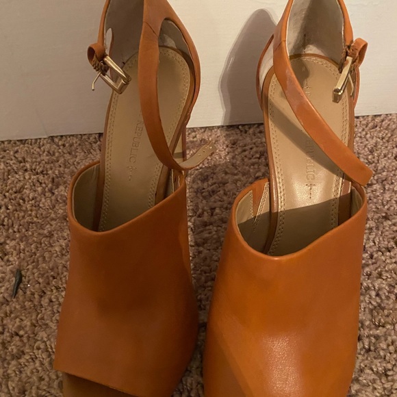 Banana Republic open toe heels - Picture 2 of 3